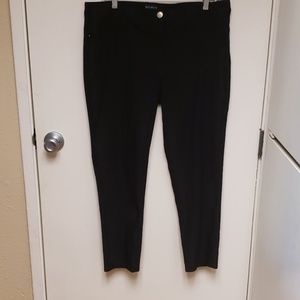 Soho black capris